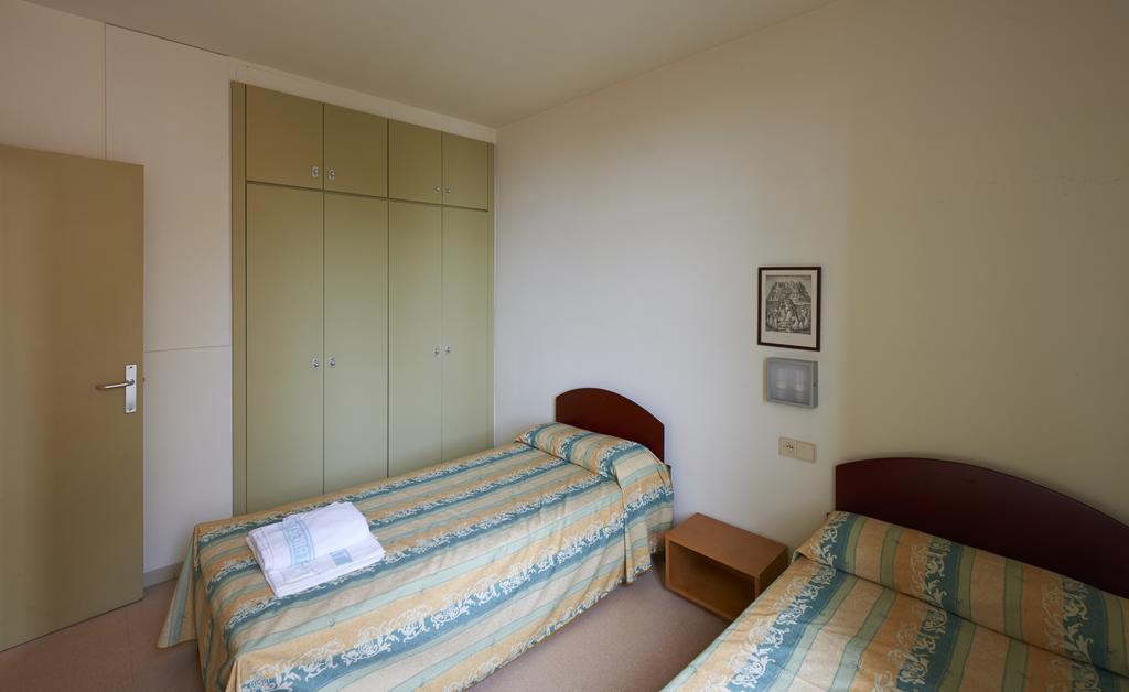 Apartamentos Montserrat Abat Marcet ห้อง รูปภาพ