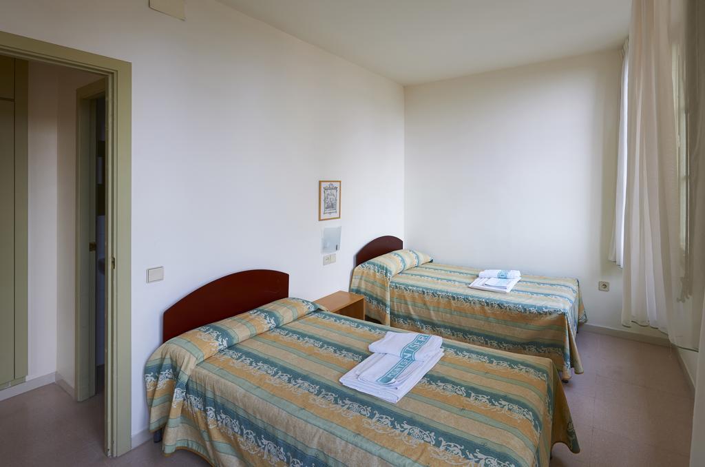 Apartamentos Montserrat Abat Marcet ห้อง รูปภาพ