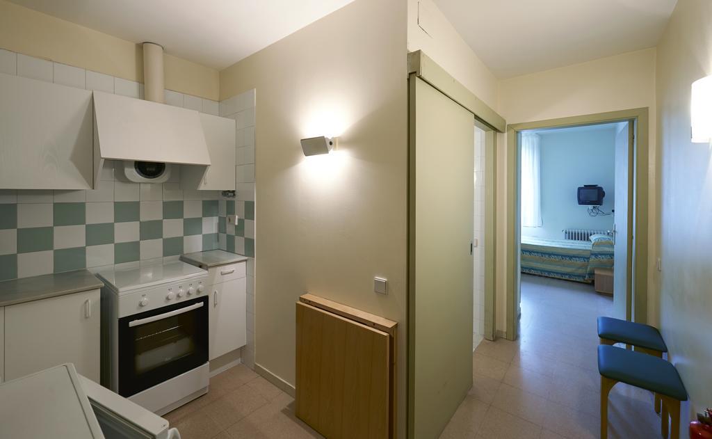 Apartamentos Montserrat Abat Marcet ห้อง รูปภาพ