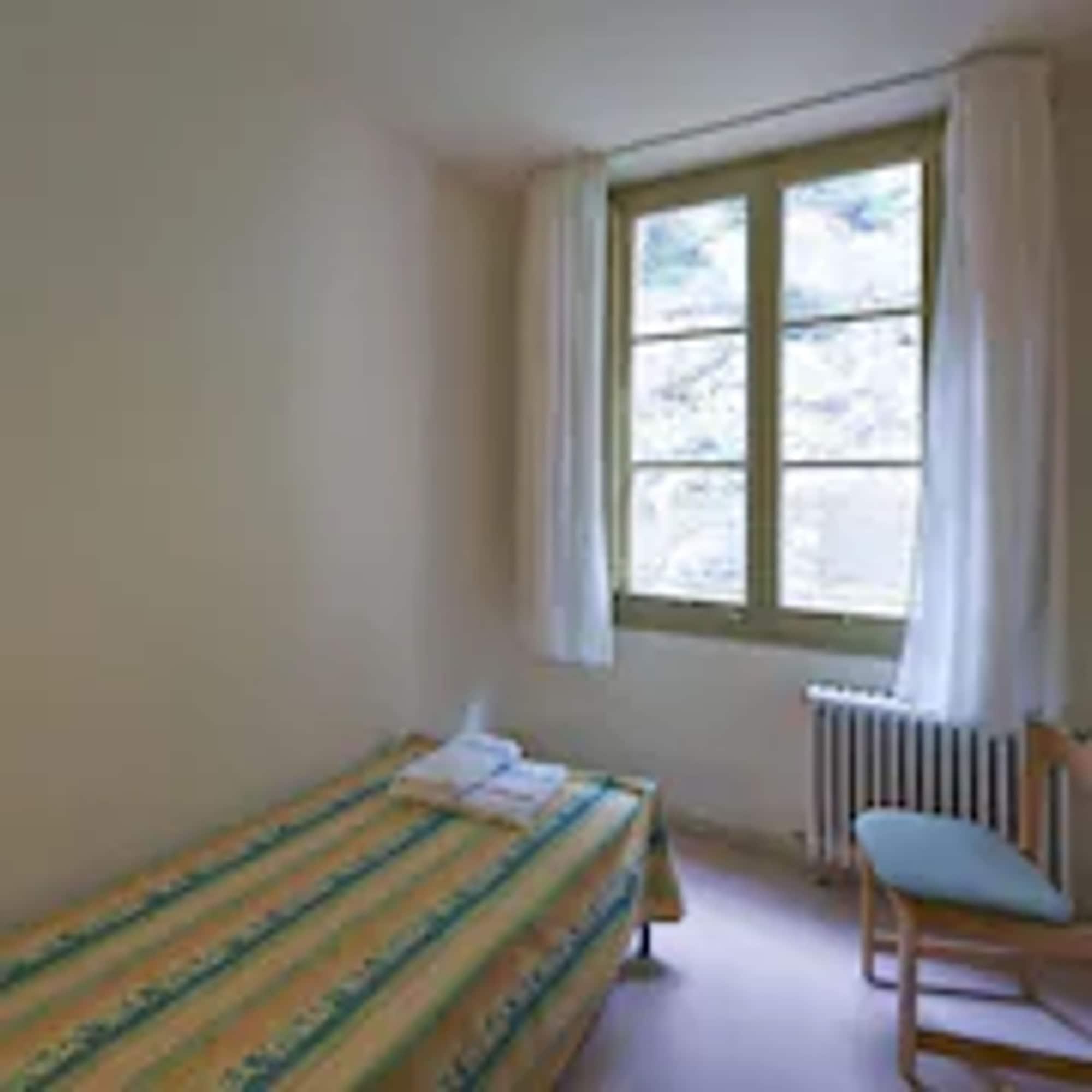 Apartamentos Montserrat Abat Marcet ภายนอก รูปภาพ