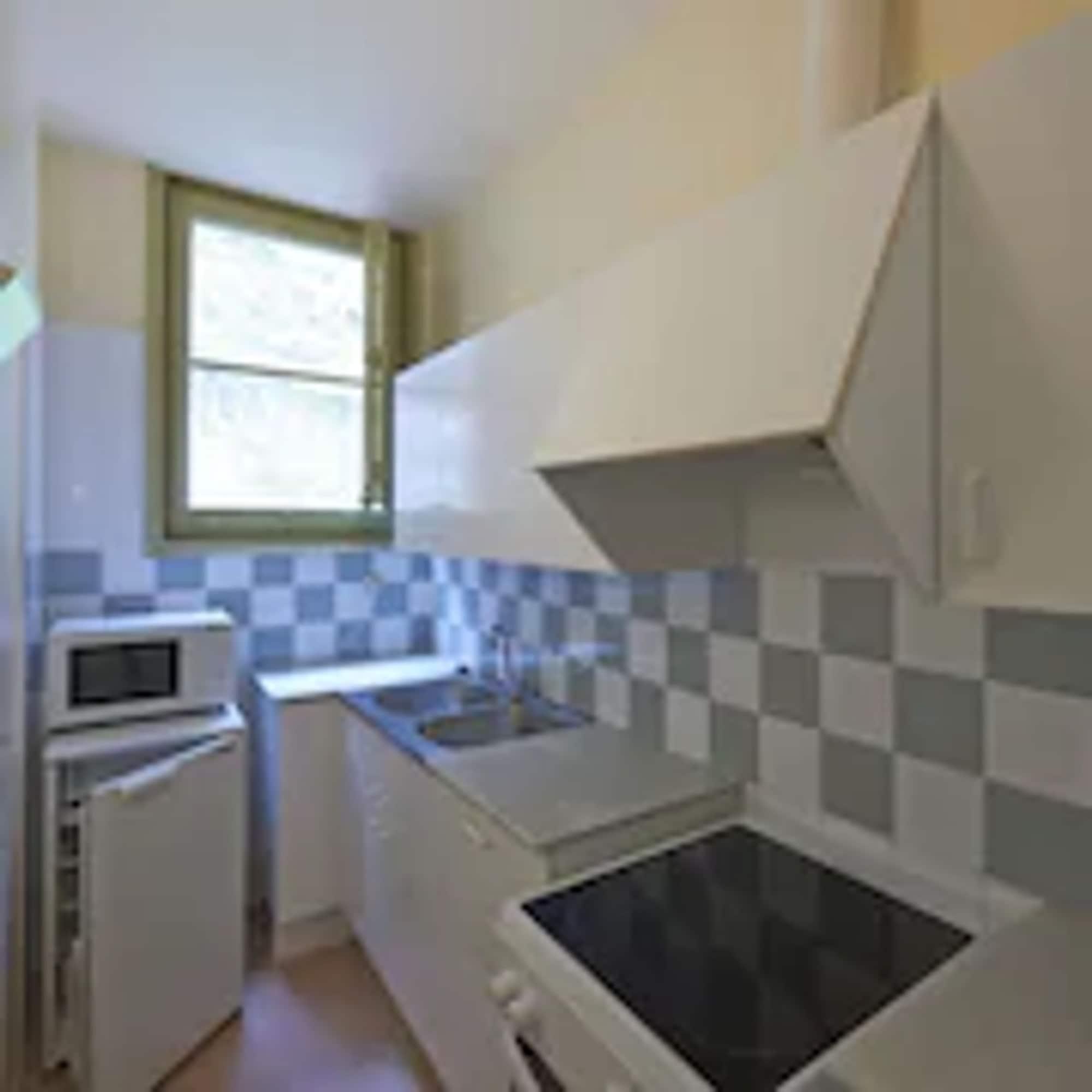 Apartamentos Montserrat Abat Marcet ภายนอก รูปภาพ