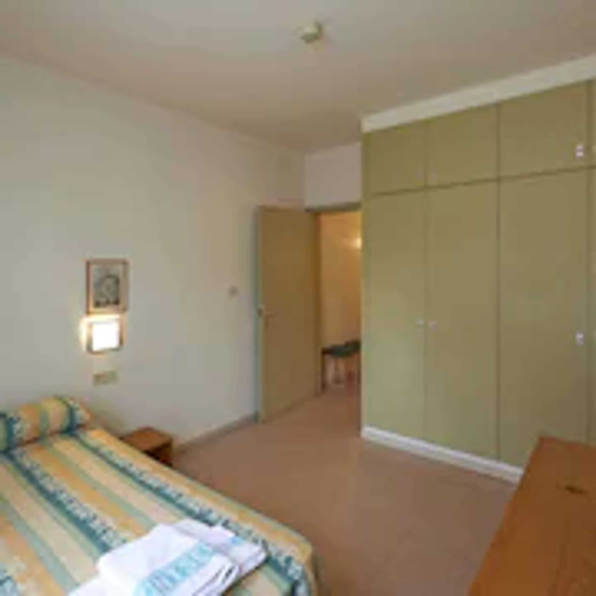 Apartamentos Montserrat Abat Marcet ภายนอก รูปภาพ