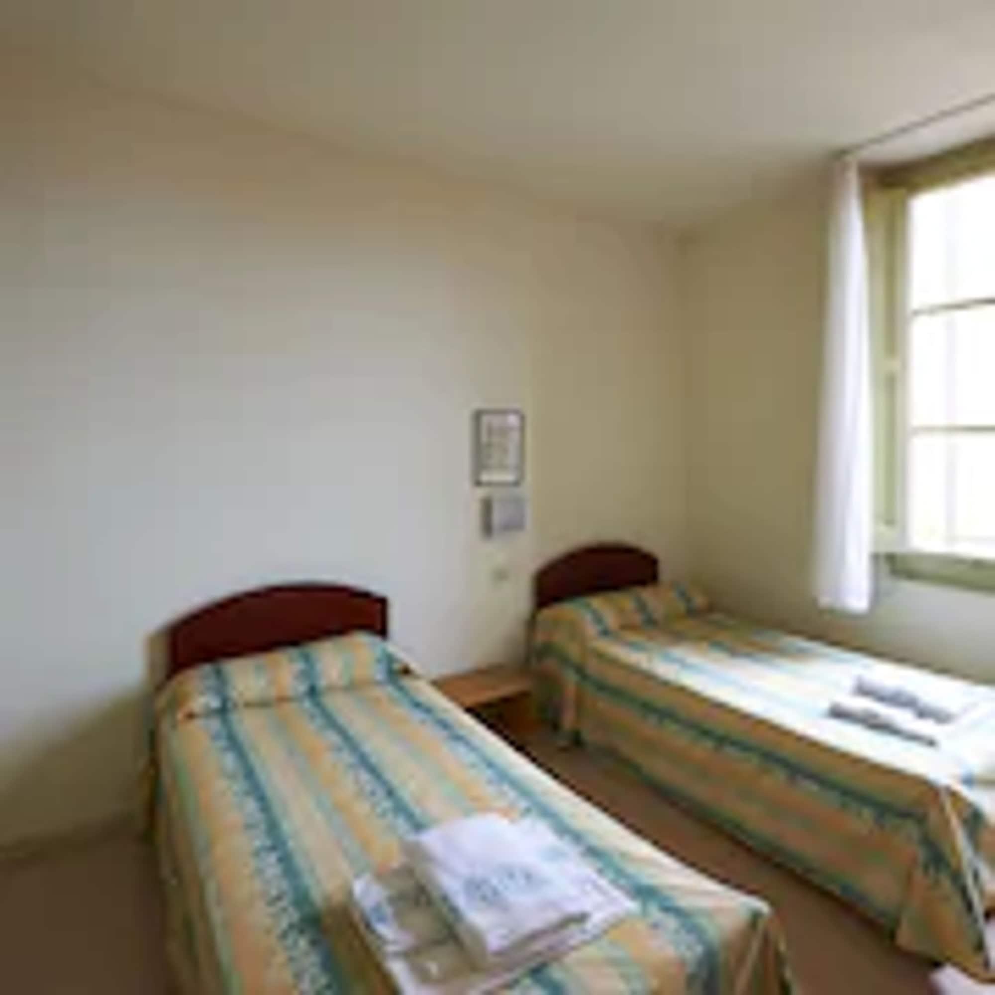 Apartamentos Montserrat Abat Marcet ภายนอก รูปภาพ