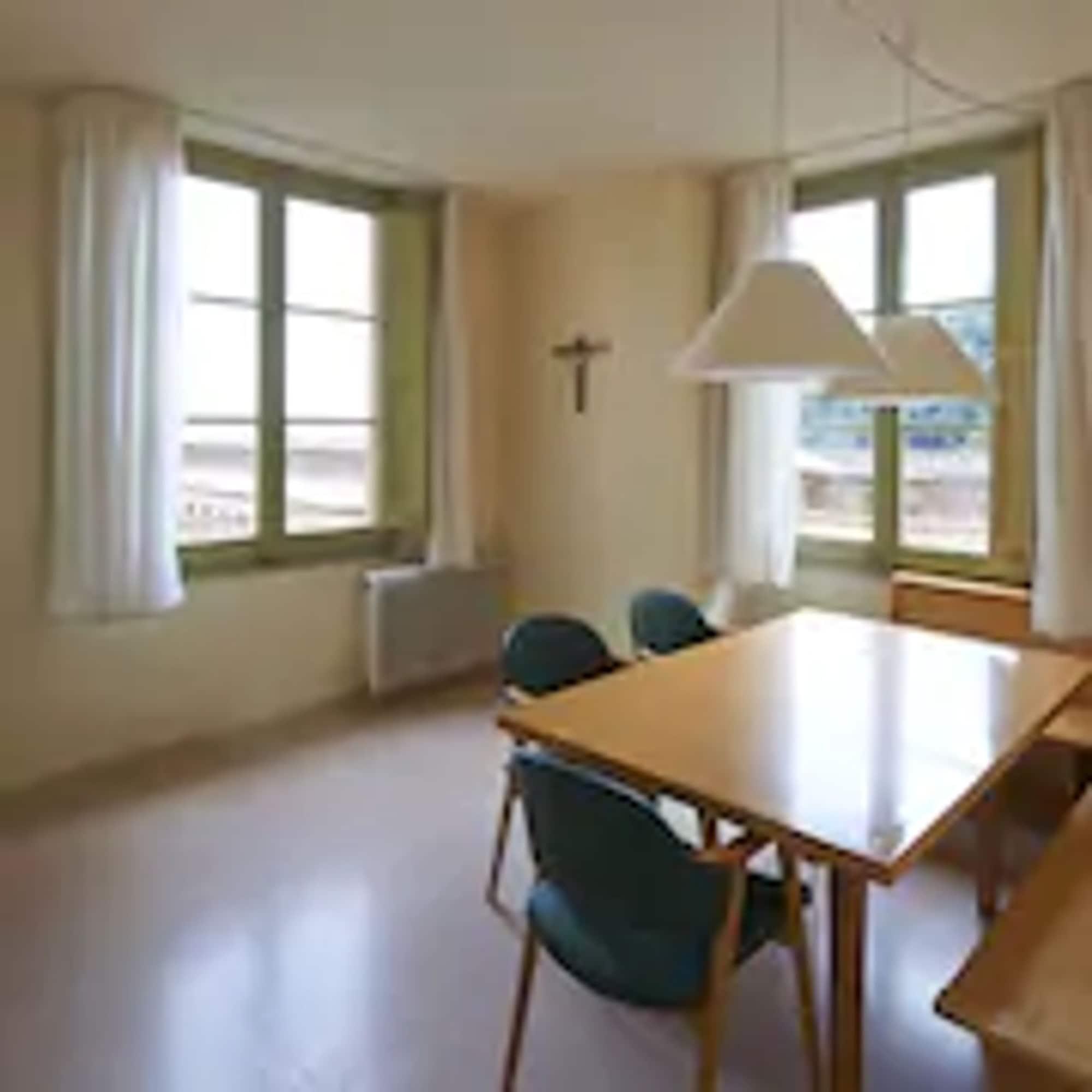 Apartamentos Montserrat Abat Marcet ภายนอก รูปภาพ