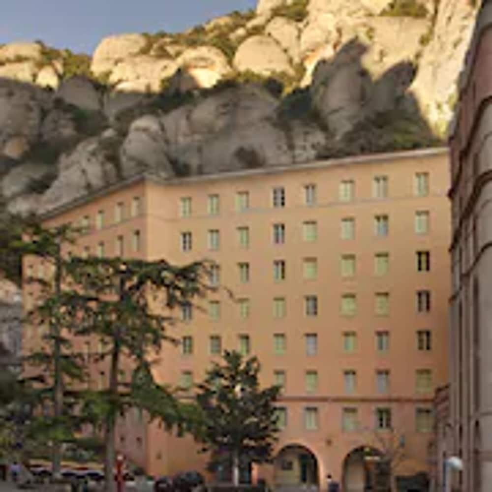 Apartamentos Montserrat Abat Marcet ภายนอก รูปภาพ