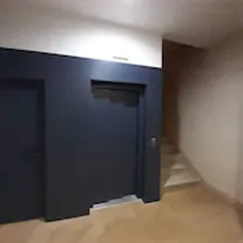 Apartamentos Montserrat Abat Marcet ภายนอก รูปภาพ