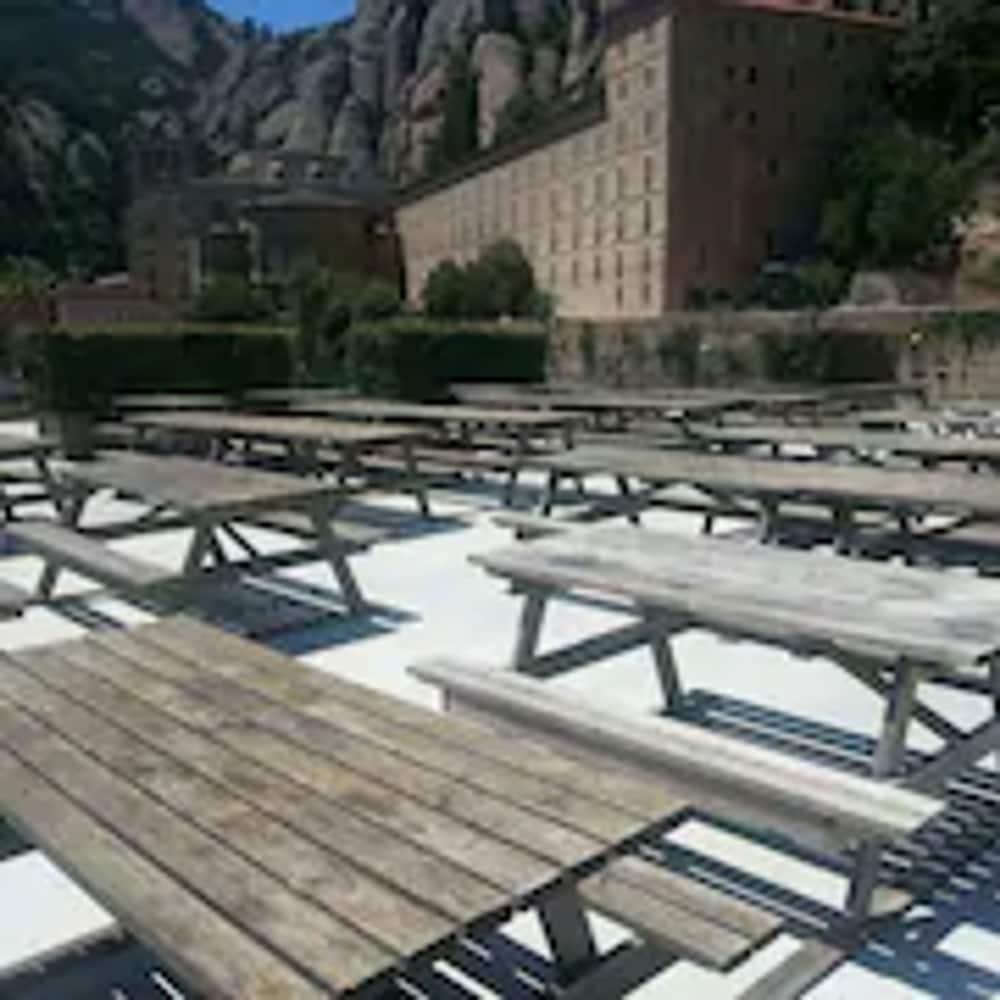 Apartamentos Montserrat Abat Marcet ภายนอก รูปภาพ