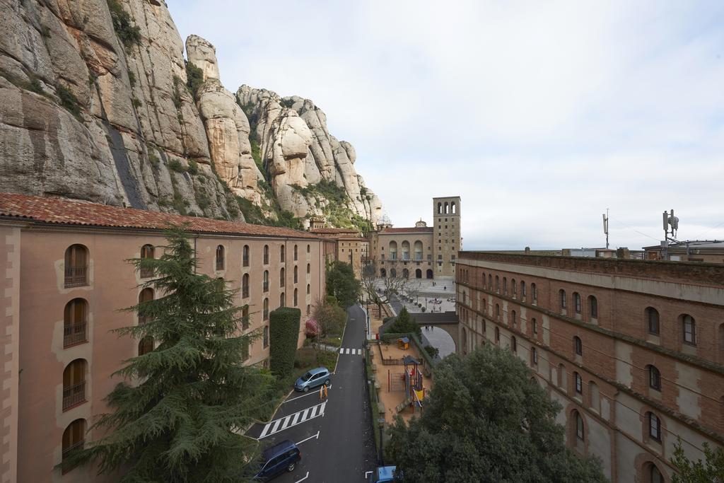 Apartamentos Montserrat Abat Marcet ภายนอก รูปภาพ