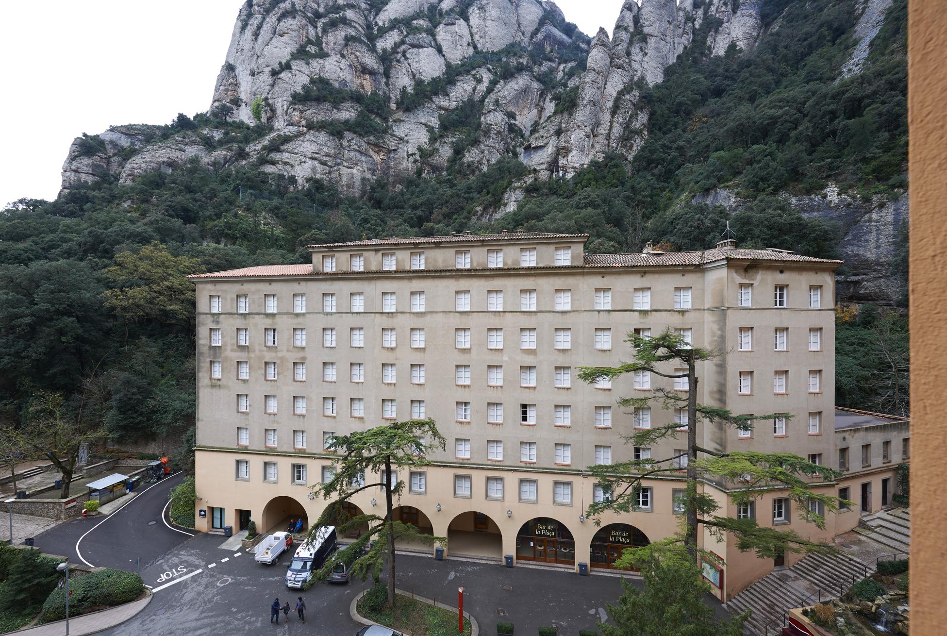 Apartamentos Montserrat Abat Marcet ภายนอก รูปภาพ