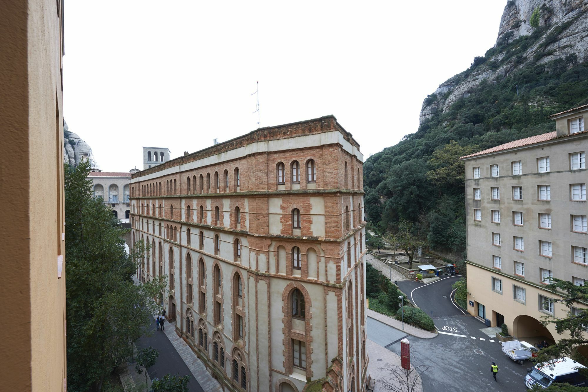 Apartamentos Montserrat Abat Marcet ภายนอก รูปภาพ